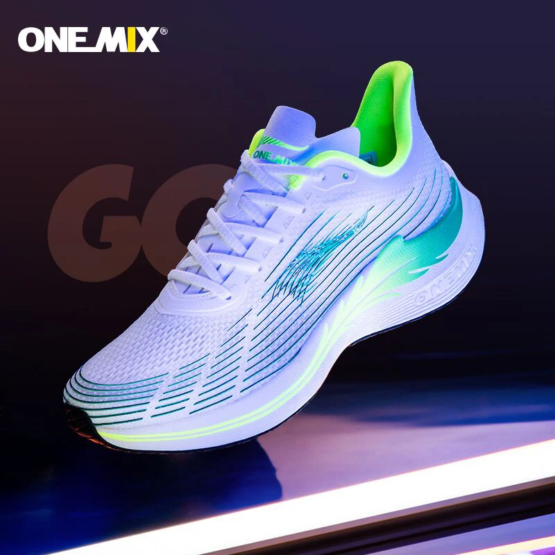 Onemix 2021 mężczyźni świecące buty do biegania maraton oddychające sportowe damskie trampki zasznurować siatki sportowe buty miękkie płyty z włókna