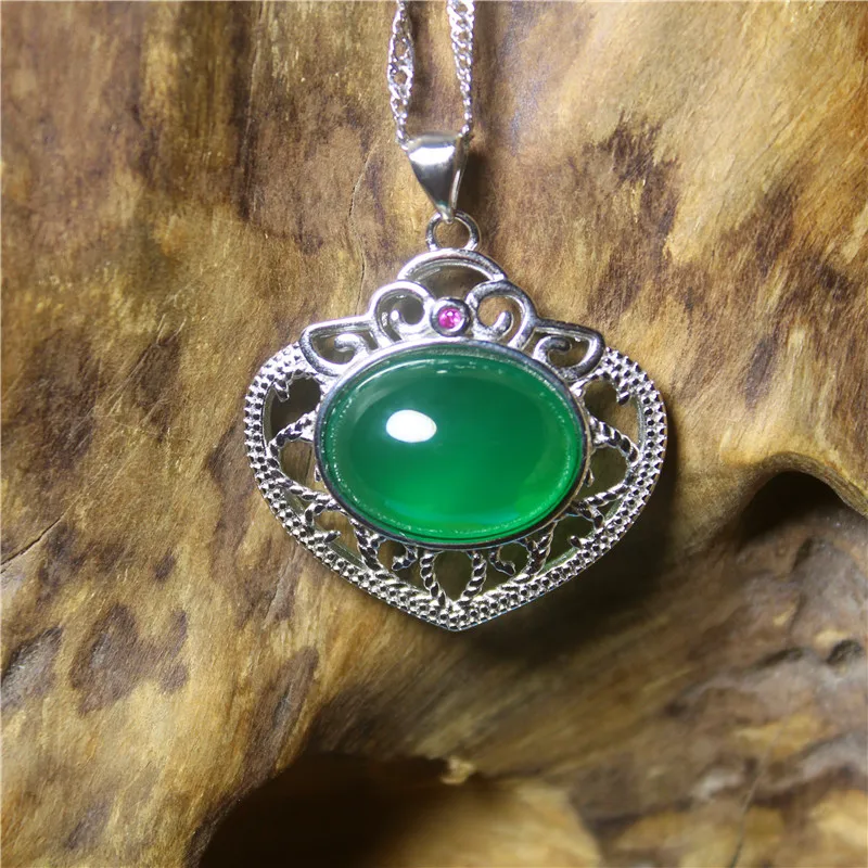 Simple Fashion Wholesale Jewelry Hollow Inlaid Green Agate Silver Plated Necklace For Woman Feature Luxury Namour Charm Gift