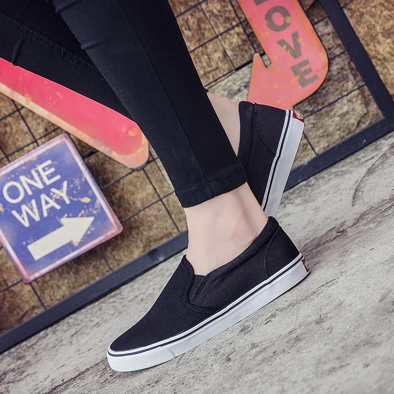 Men Casual Shoes Canvas Slip-On All Black Low Style Breathable Light Fashion Shoes for Men Footwear Zapatos De Hombre