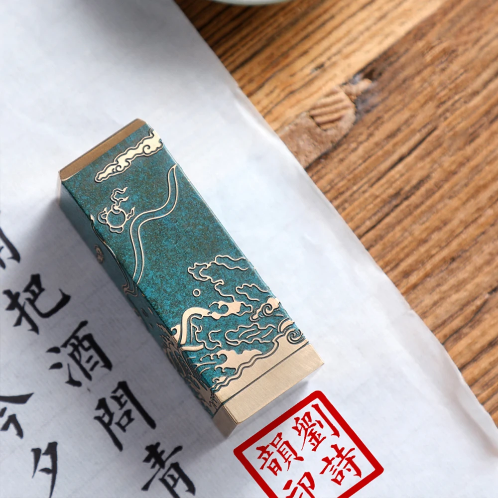 

Chinese Retro Pattern Design Customized Name Copper Stamp Personal Calligraphy Seal For Friend Parent Teacher Chinese English