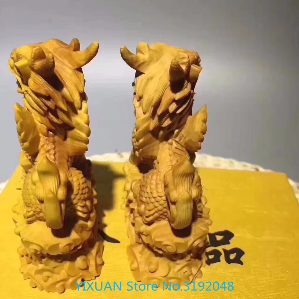 Alpine small leaf boxwood Kirin, a pair of auspicious and Ruyi carving crafts, office and home decorations