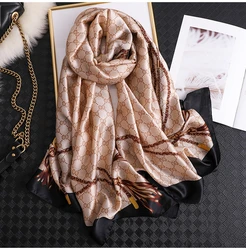 Delle Donne di modo Sciarpa di Lusso di Marca A Righe Della Stampa Della lettera Di Seta Hijab Dello Scialle Sciarpe Foulard Testa Sciarpe Wraps Protezione Solare telo mare