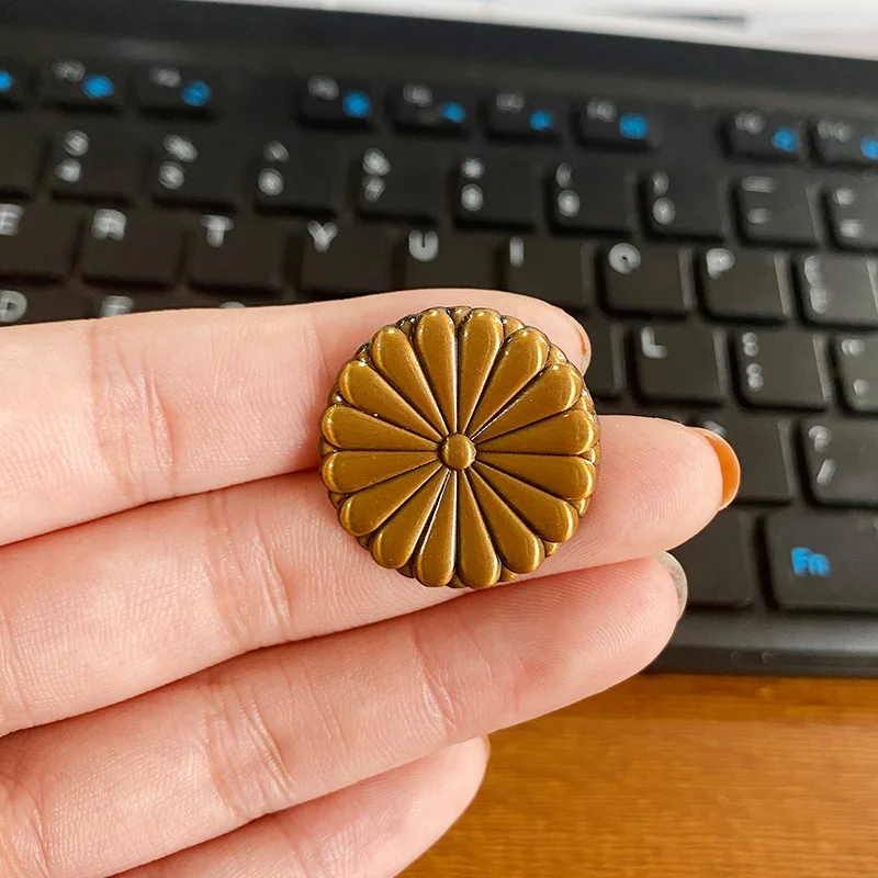 Chrysanthemum emblem used by the Emperor of Japan and members of the Imperial Family