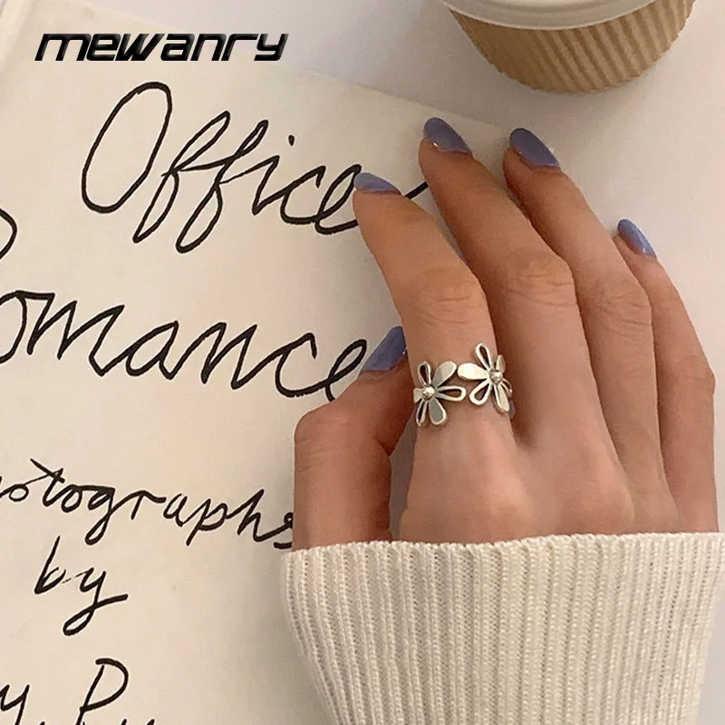 MEWANRY Silver Color Rings Hollow Flowers for Women INS Fashion Classic Simple Temperament Creative Party Jewelry Gifts