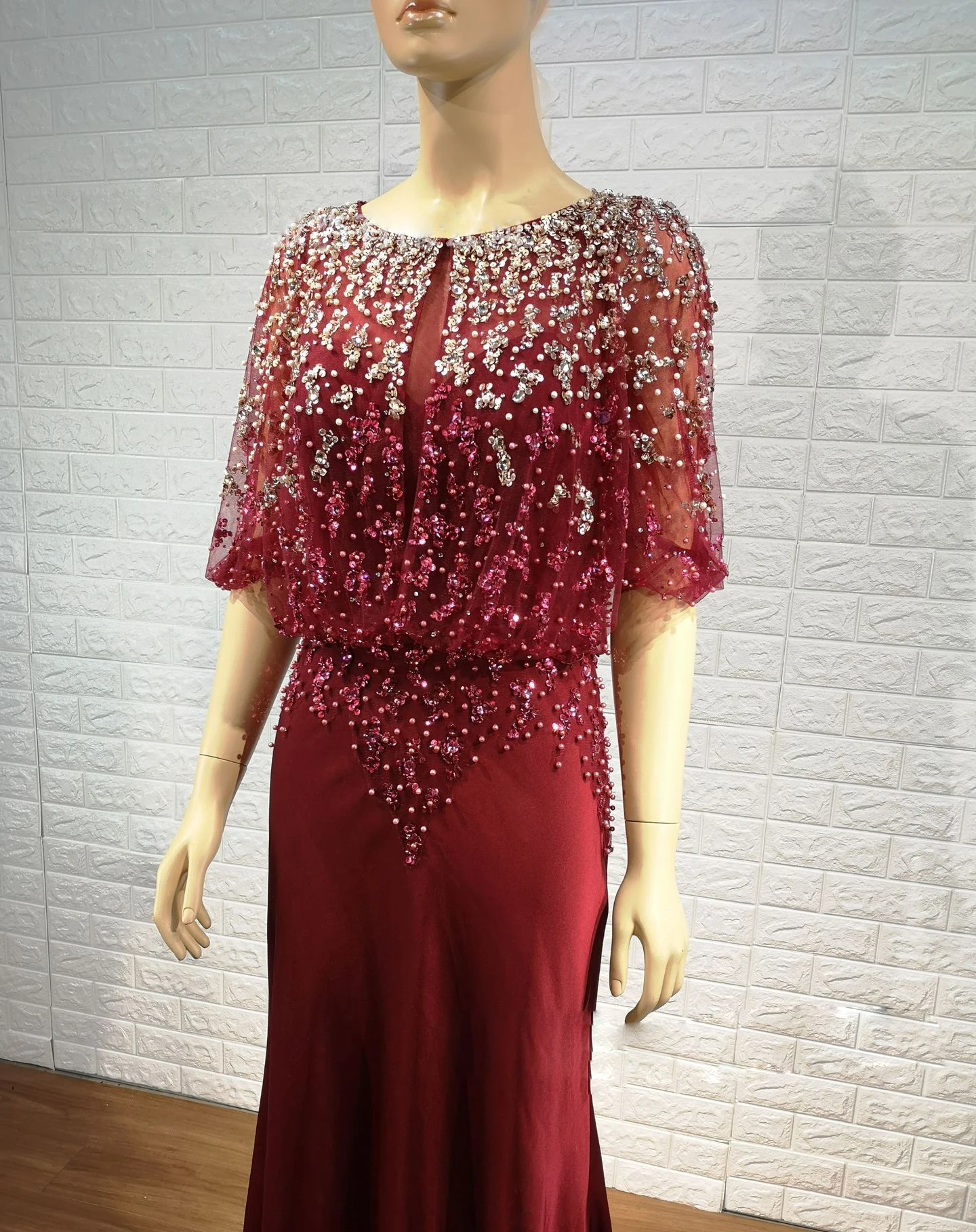 Robe de soirée pour la mère de la mariée, boutique de tailleur, paillettes argentées, perles, élégante, tenue d'occasion, bling