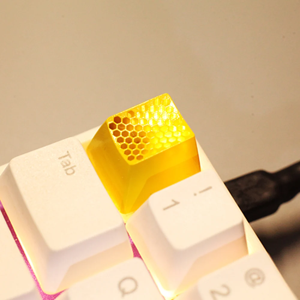 3D Gold Honeycomb Design Backlit Resin Keycaps For Cherry Mx Switch Mechanical Gaming Keyboard Decoration Replace Keycaps