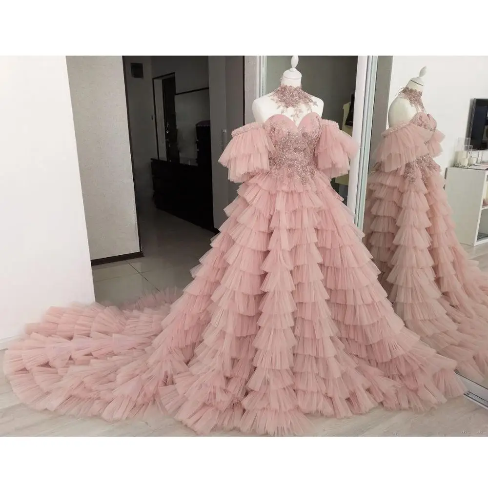 Robe longue bouffante à volants, épaules dénudées, robe de bal élégante à plusieurs niveaux, longue traîne, luxueuse, rose poussiéreux