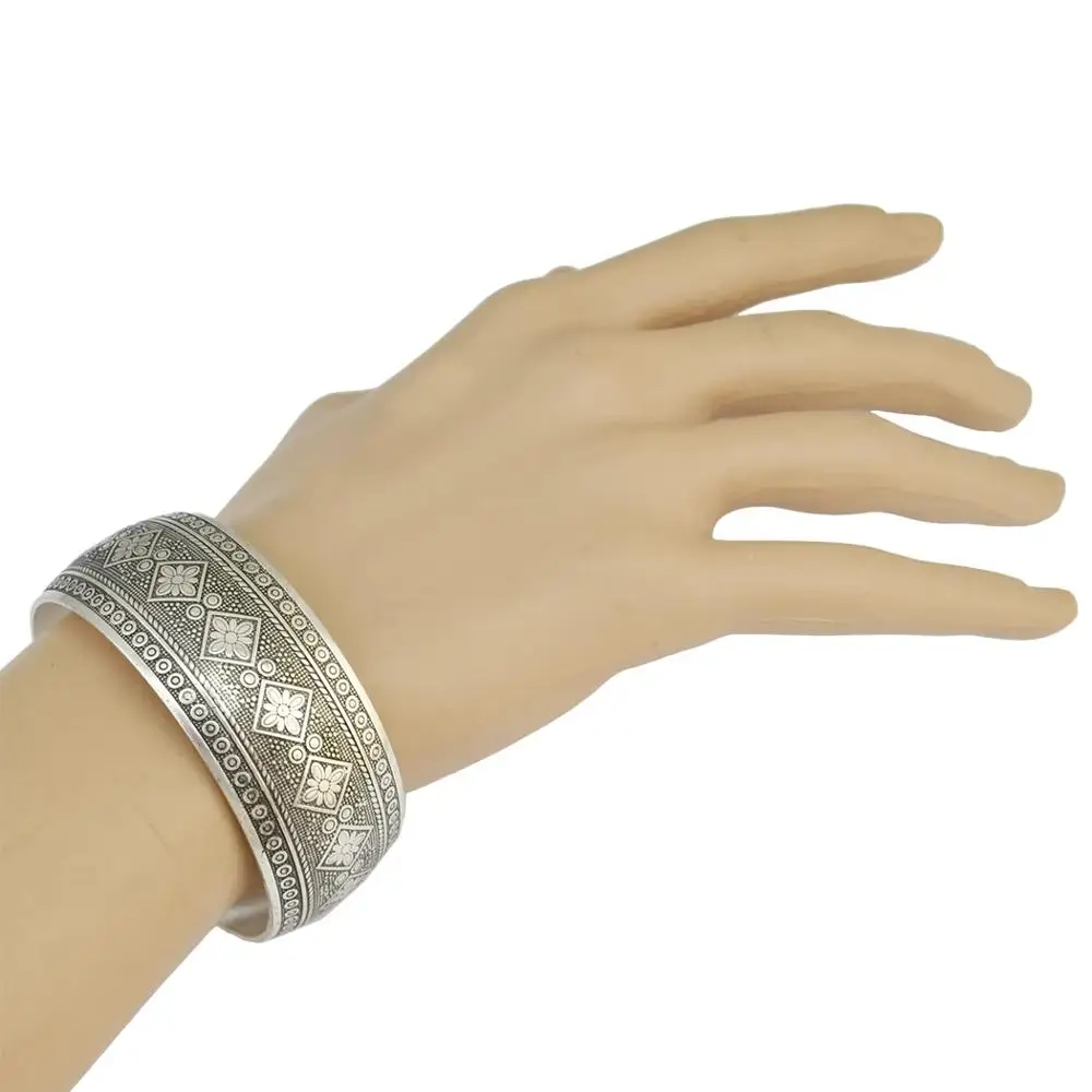 سوار الكفة الفضي العتيق للنساء ، بوهو ، أنتيكة ، أساور منحوتة ، أساور ، غجري ، قبلية ، باكستان ، نيبال ، مجوهرات