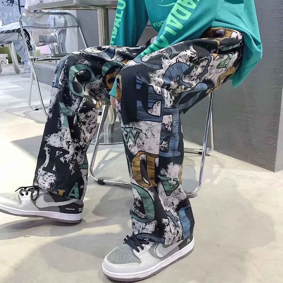 Pantaloni dritti Graffiti pantaloni Casual allentati stampati da uomo pantaloni Hip-Hop elastici in vita pantaloni da Jogging uomo High Street Streetwear