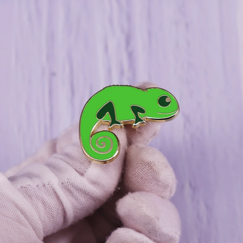 Green Lizard Chameleon Enamel Pin Brooch Cute Animal Badge Jungle Friend  Fashion Jewelry Decor