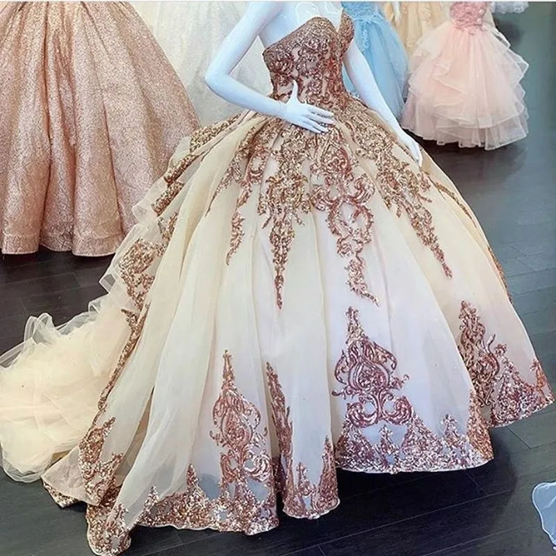 Sparkly Ball Gown Abiti Stile Quinceanera con Dechable Maniche di Tulle Dell'innamorato Dell'annata Del Merletto di Applique Dolce 16 Vestito da Partito di Usura