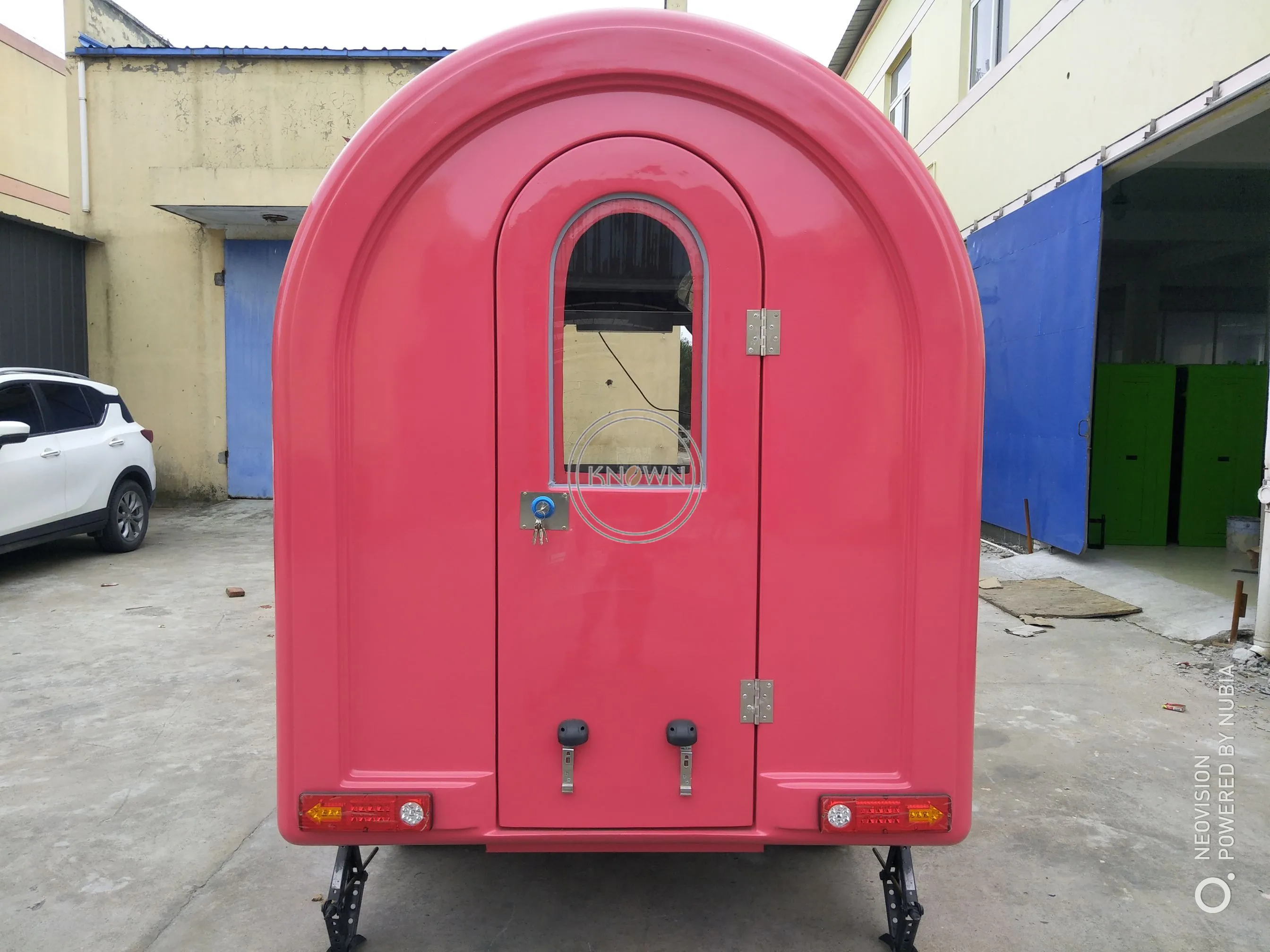 للبيع شاحنة طعام متنقلة بسعر خاص موديل 2023