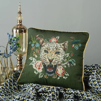 

2022 Art Luxury Cushion Cover Decorative Pillow Case Retro Beast And Flora Print Soft Warm Home Sofa Chair Coussin