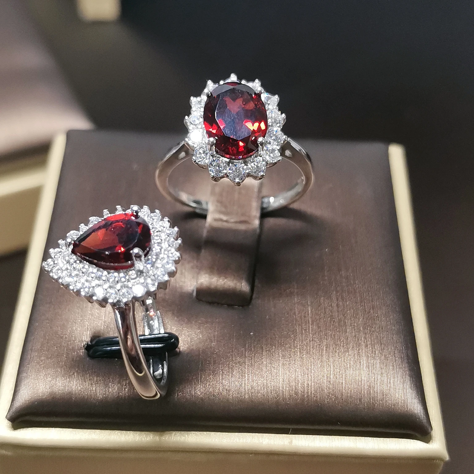 

1pcs/lot s925 sterling silver natural garnet ring wearing Princess Pure 5A grade Charming wine red Surrounding zircon Drop oval