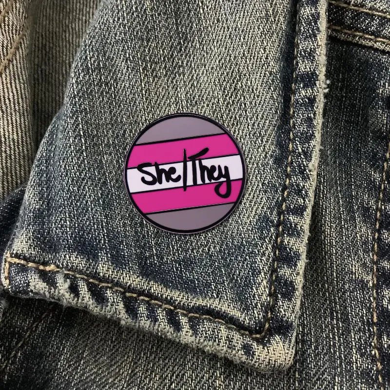 أنها تنطق الشارات المثبته بالدبابيس امرأة المجوهرات غير الثنائية #5