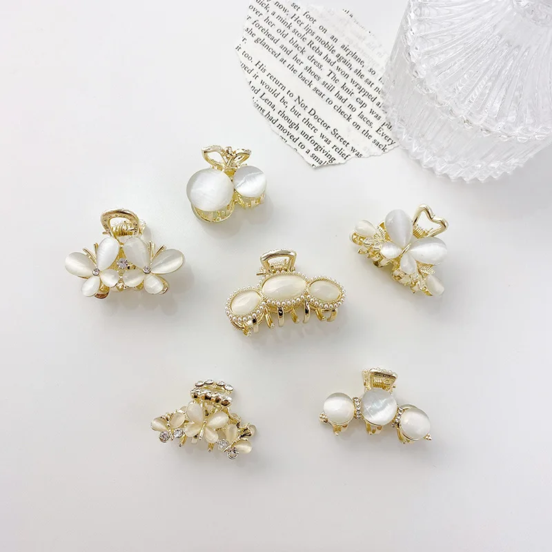 Korea 2023 INS HOT Luxury Girls Hairpins Accessories Metal Alloy Butterfly Opals Crystal Small Crab Hair Claw Clips For Women