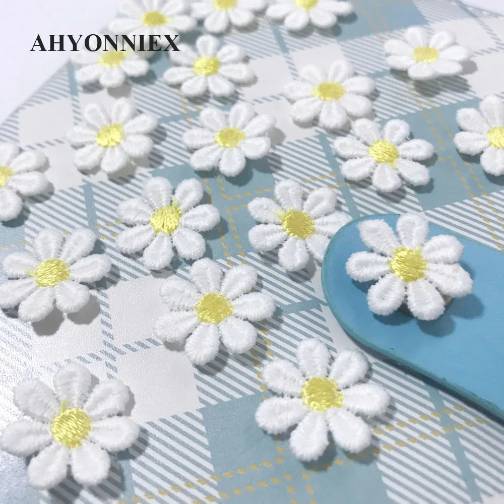 20pcs/lot Small Daisies flower Patch Embroidery Sticker Sew on Patches for clothing applique embroidery DIY Clothing Accessories