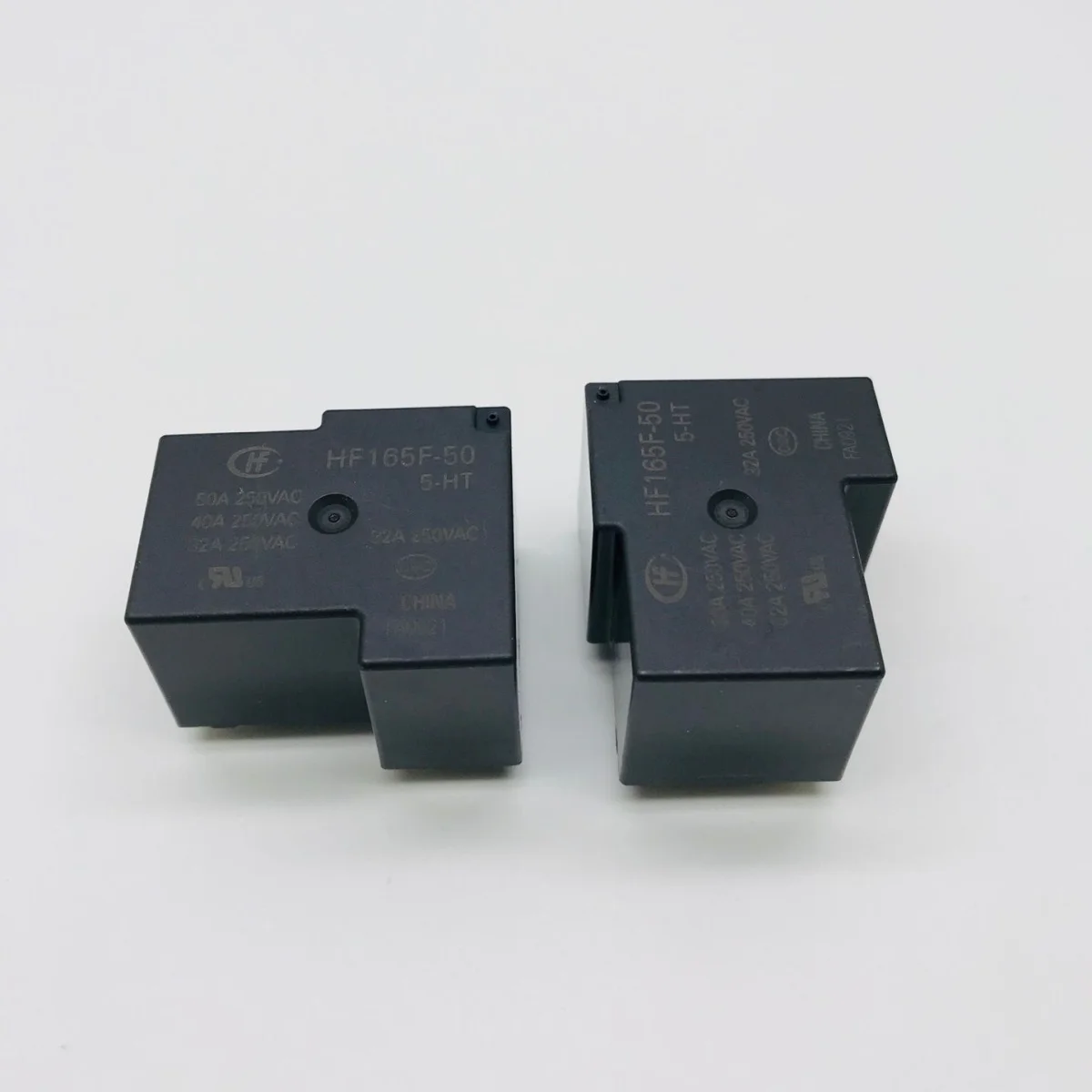 

Реле HF165F-50-5-HT 005VDC 4pin 50A250VAC