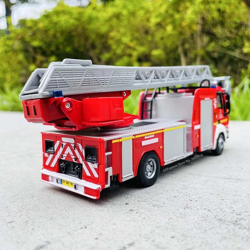 Bburago-Véhicule d\'ingénierie de camion de pompiers, métal moulé sous pression, voiture en alliage de simulation, jouet pour enfants, cadeau,