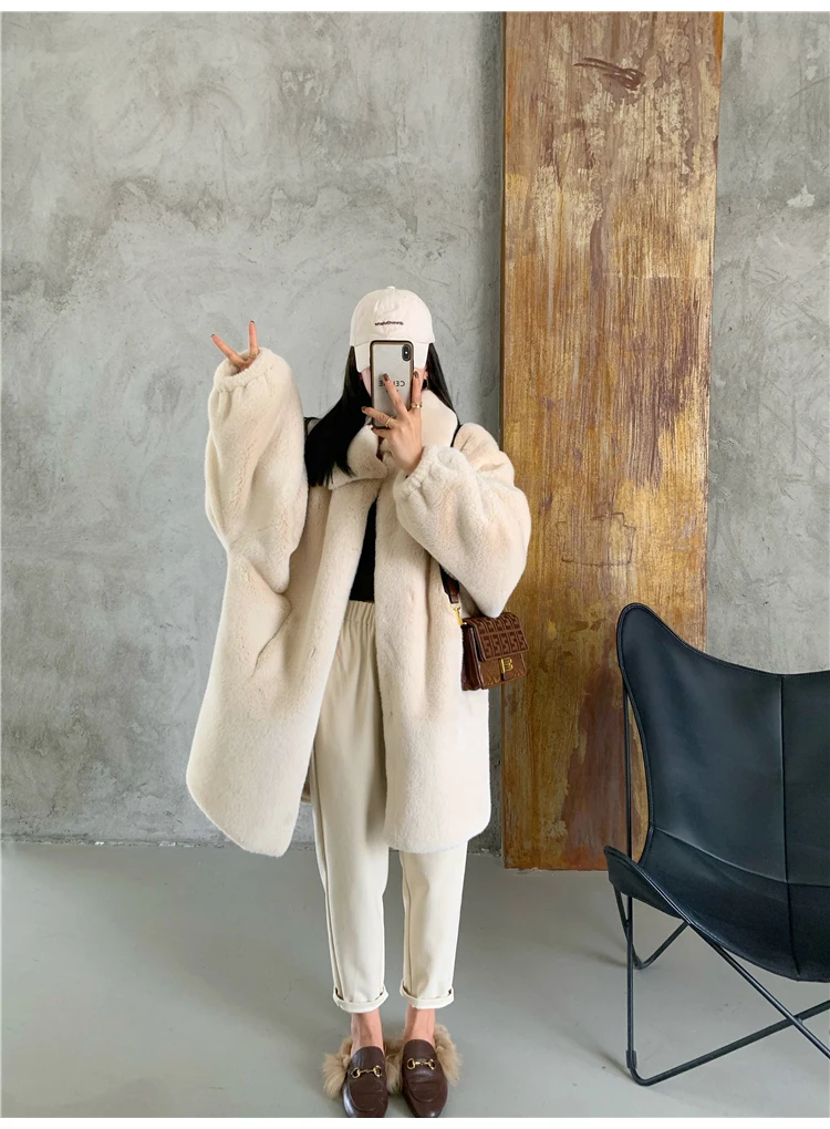 Lautaro Winter Long Oversized Warm Soft Fluffy Faux Fur Coat Women Drop Shoulder Long Sleeve Casual Loose Korean Fashion 2021