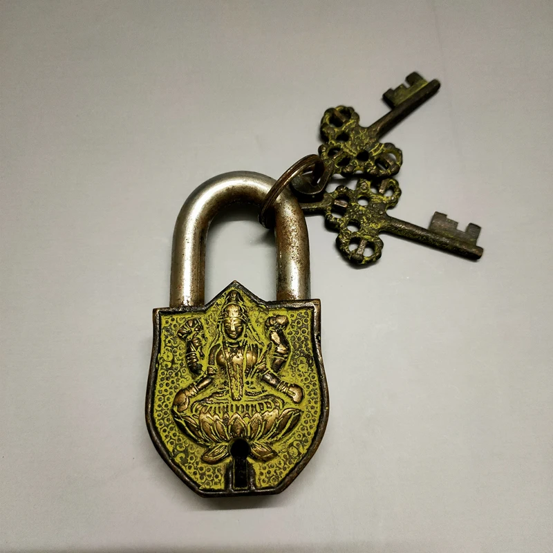 Elaborate  Chinese old style Copper fengshui buddha lock with 2 keys Antique craft