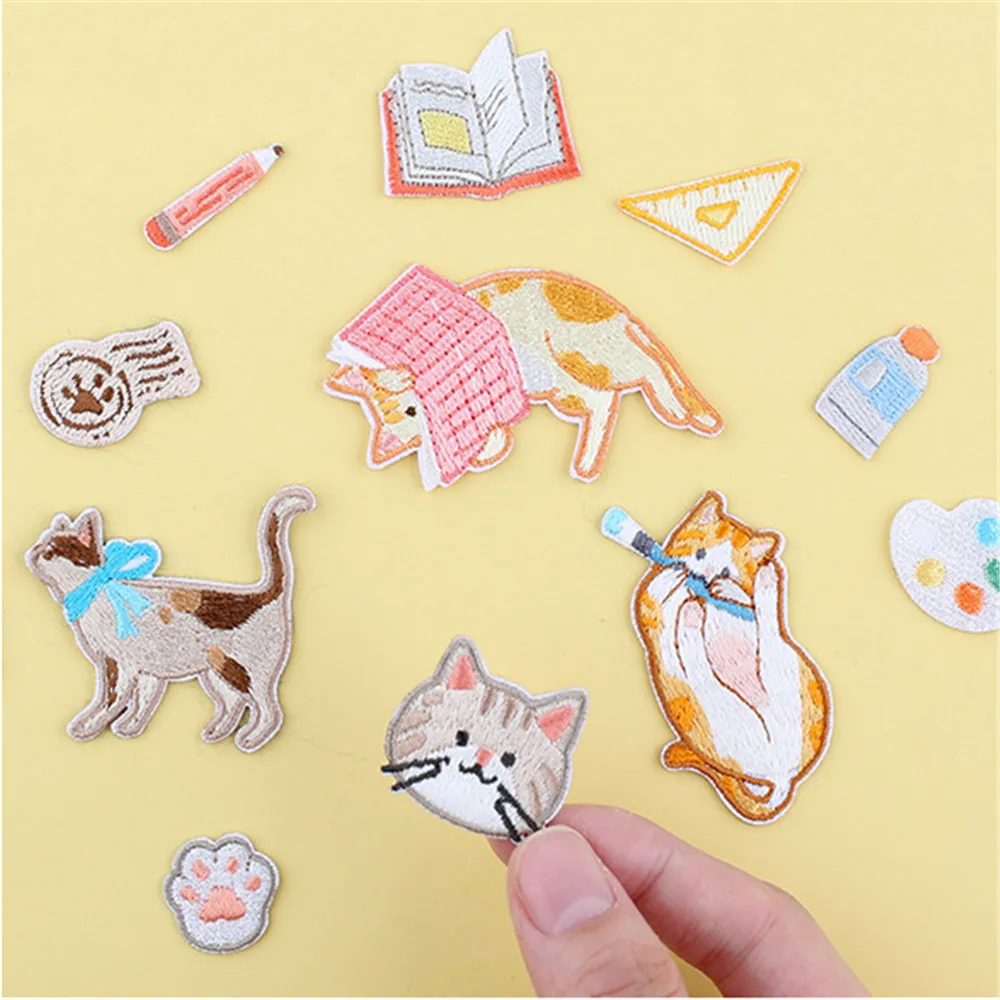 

MAXSIN FUN 3 Pc/lot High Quality Embroidery Cute Cat Sticker Cartoon Patch Iron On Clothes Garment Appliques DIY Decoration