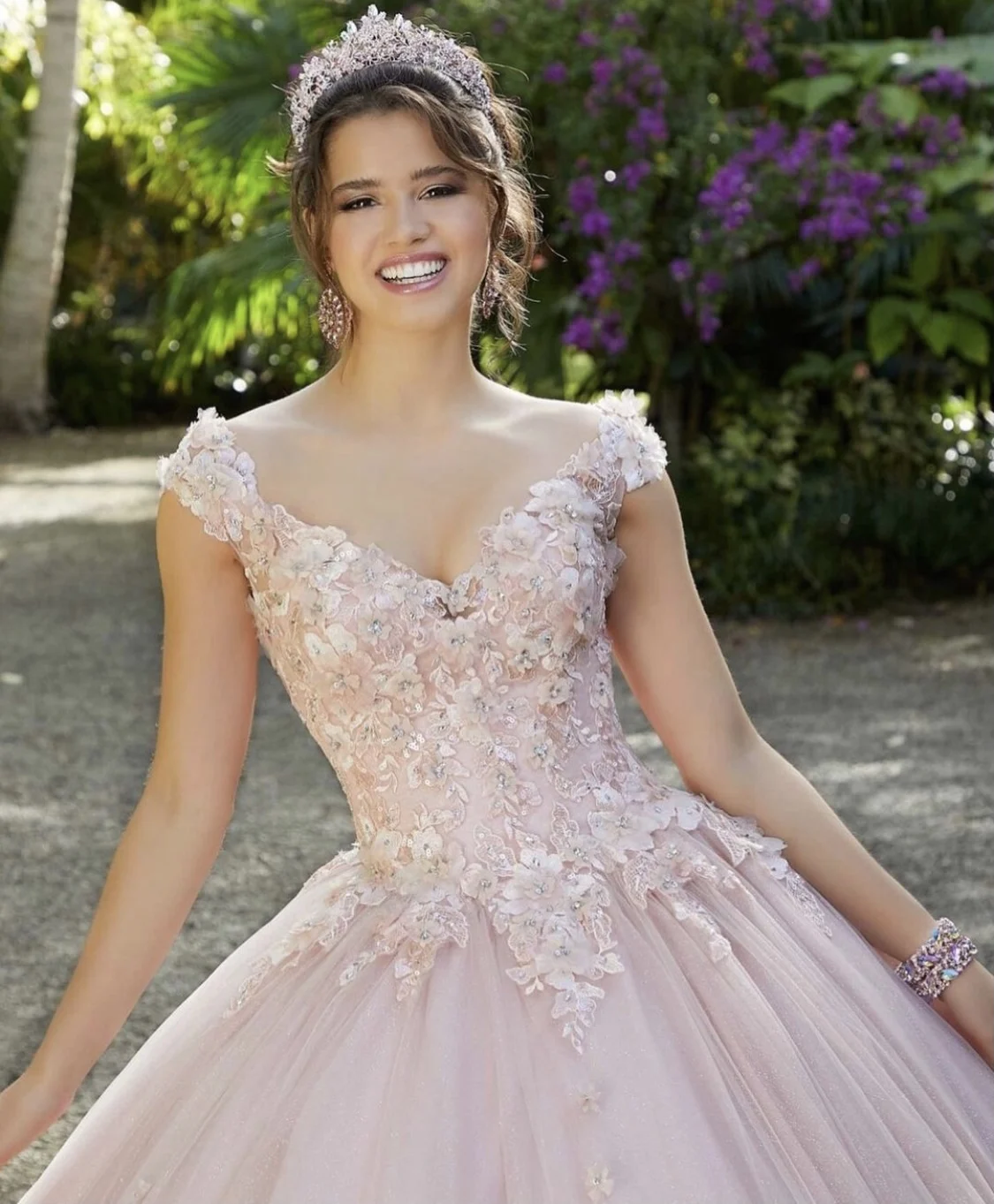 Jasnoróżowe aplikacje z sukienka na Quinceanera 2024 dekoltem w szpic kwiaty koraliki bez pleców imprezowa księżniczka słodka suknia balowa 16 Vestidos De 15 Años