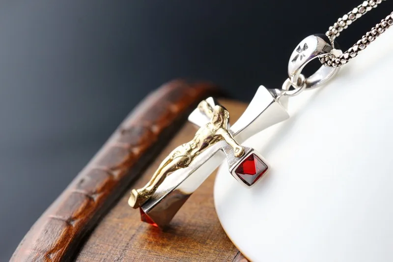 

100%S925 Sterling Silver Pendant For Men And Women Thai Silver Jesus Cross Vintage Red Zircon 2020 New Fashion Popular Jewelry