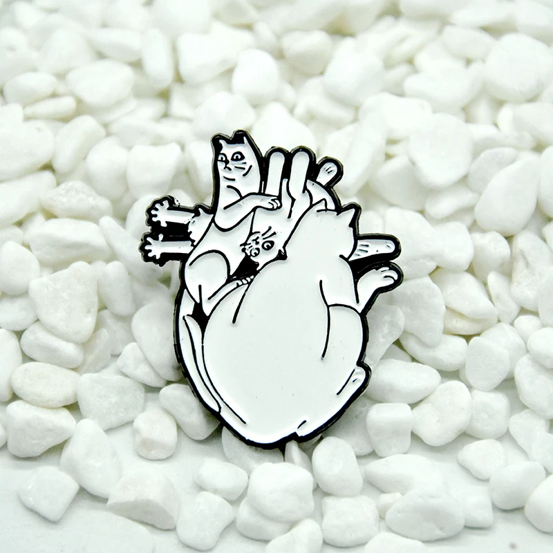 Heart Cat Badge Fashion Cute Cartoon White Cat Metal Enamel Brooch Children Trendy Kawaii Clothing Backpack Jewelry Accessories