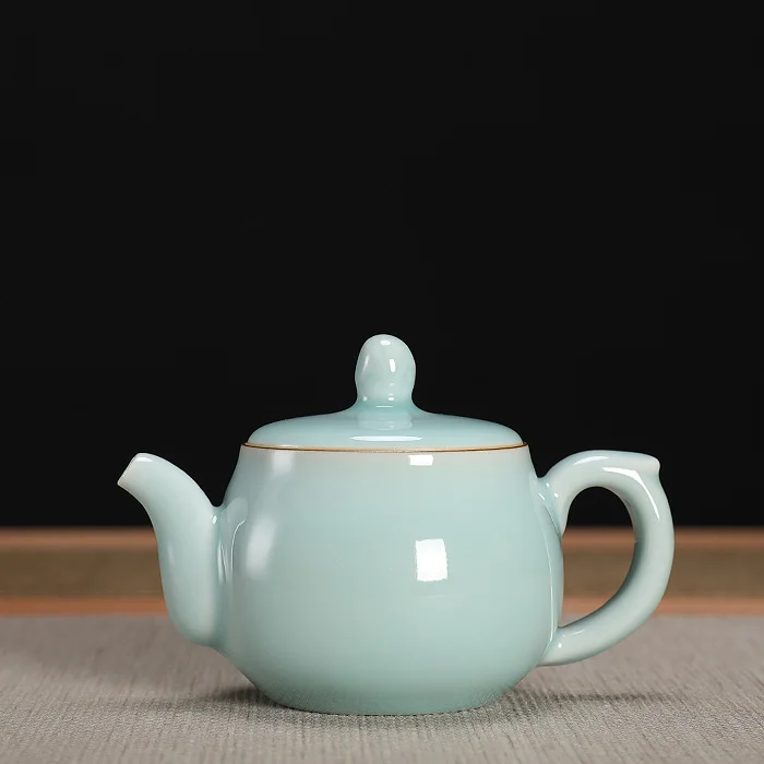 

Longquan Celadon Handmade Di Kiln Single Hole Strainer Teapot