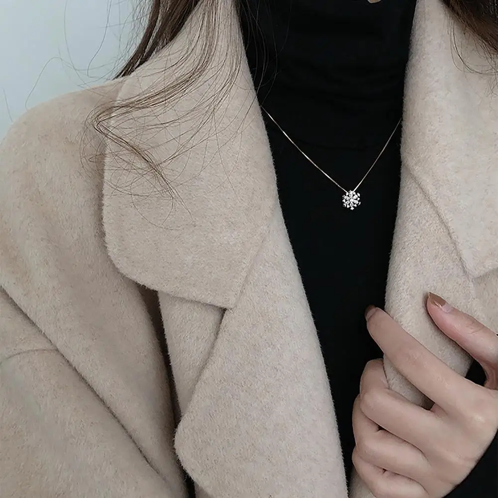 Clavicle Chain Snowflake Necklace Snowflake Pendant Personalized Clavicle Chain LadiesSimple Jewelry With Adjustable Length