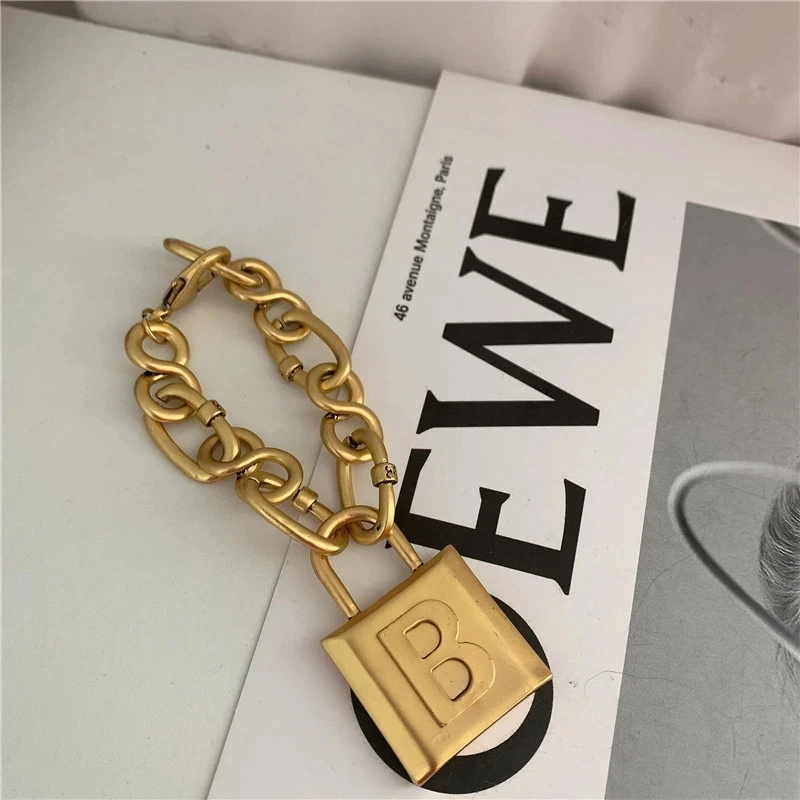 Vintage Chunky Metal Thick Chain Bracelet Necklace Geometric Letter Lock Pendant Necklace Fashion Women Punk Jewelry Accessories