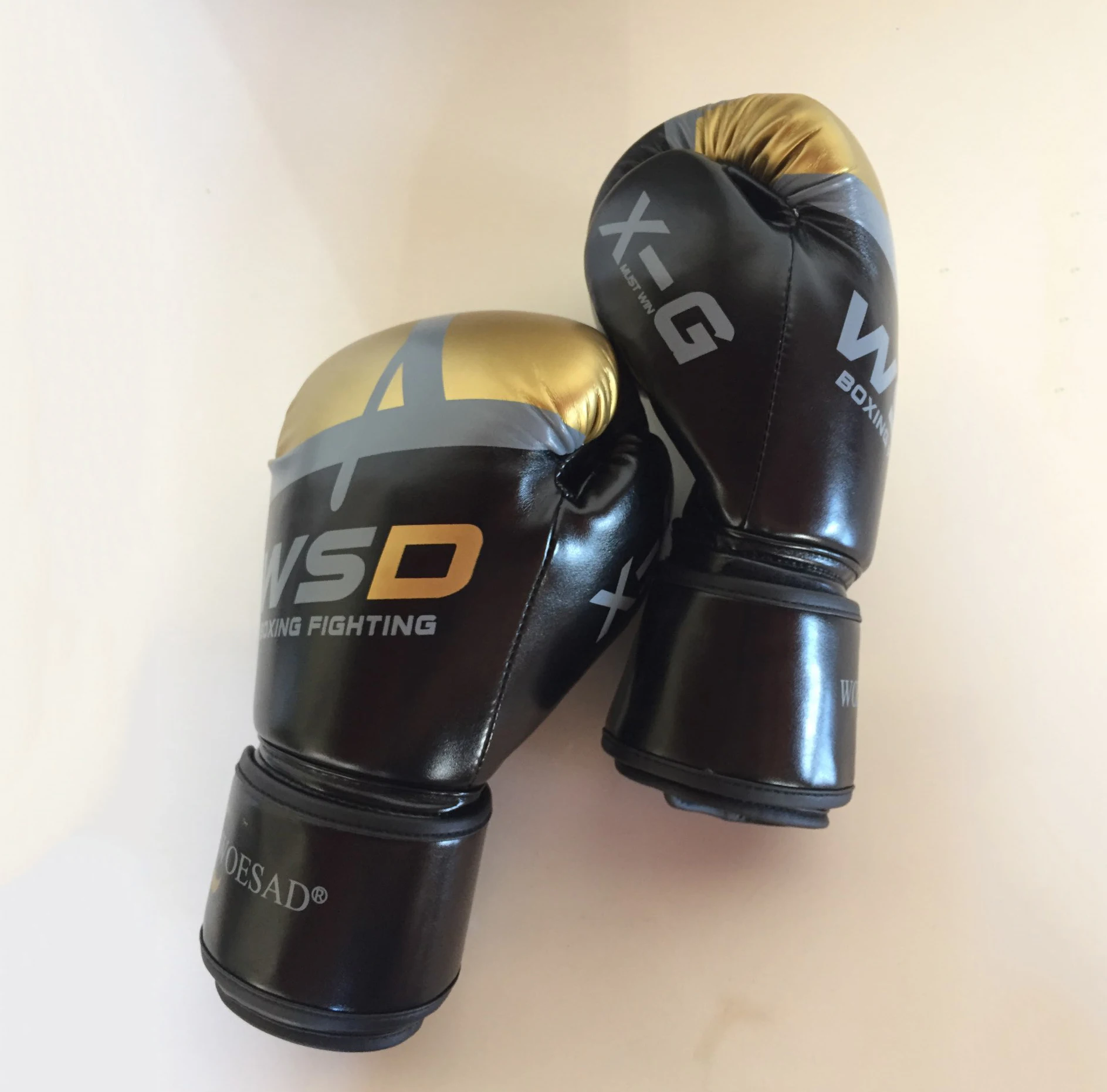 Guantes De KickBoxing para adultos y mujeres, manoplas De cuero MMA Muay Thai Boxe De Luva, equipos Sanda, 4oz, 6oz, 8oz, 10oz, 12oz, alta calidad