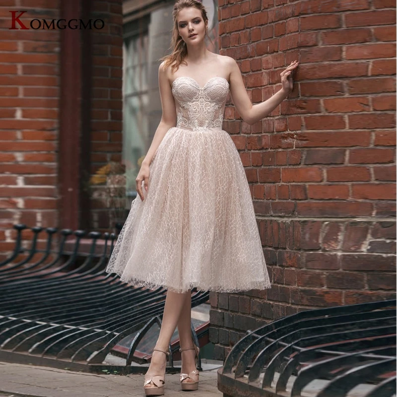 Ricamo di lusso Appliques Tulle Zipper Back senza maniche lunghezza al ginocchio abito da ballo da sposa abito da sposa senza spalline su misura