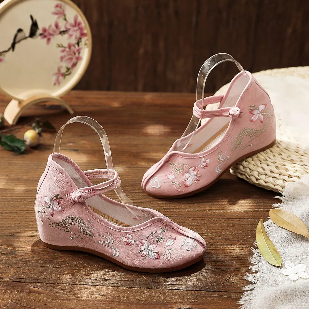 Veowalk Butterfly Embroidered Women 3cm Hidden Platform Shoes Jacquard Old Beijing Shoes for Elegant Ladies Comfortable