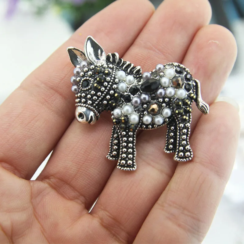 Fun Donkey Brooches Women Fashion Animal Pin Funny Cute Cartton Style Design Kid Gift