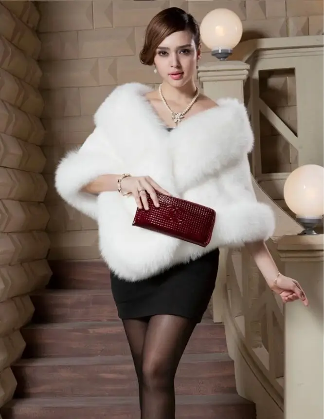 Winter Ladies Warm Faux Fur Capes Fox Fur Formal Court Outwear Winter Short Scarf Women Black Color Casual Coat Free Size