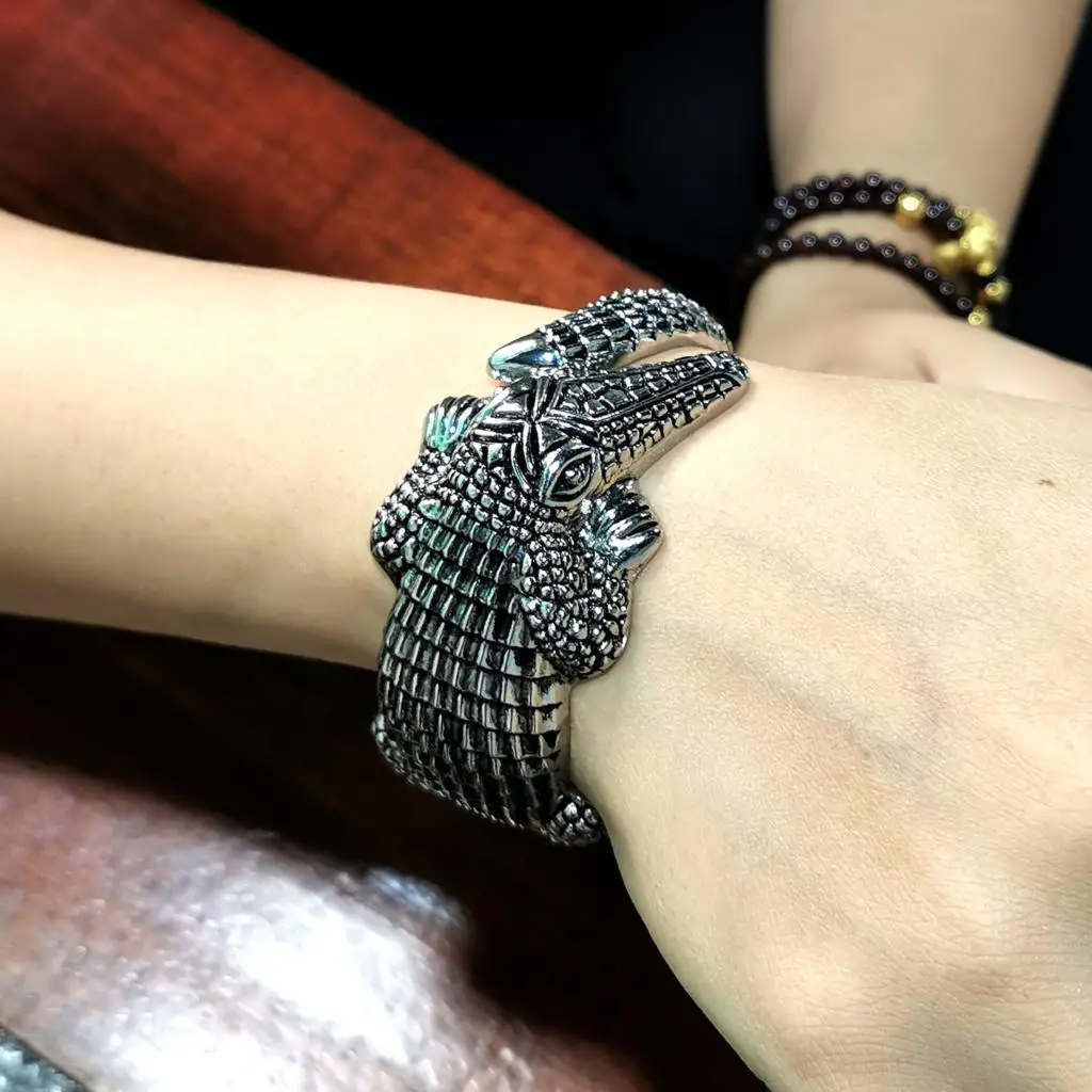 Vintage Alloy Cuff Bangles For Women Statement Metal Crocodile Shaped Bangles Bracelet Ancient Style Fashion Jewelry 2022 New