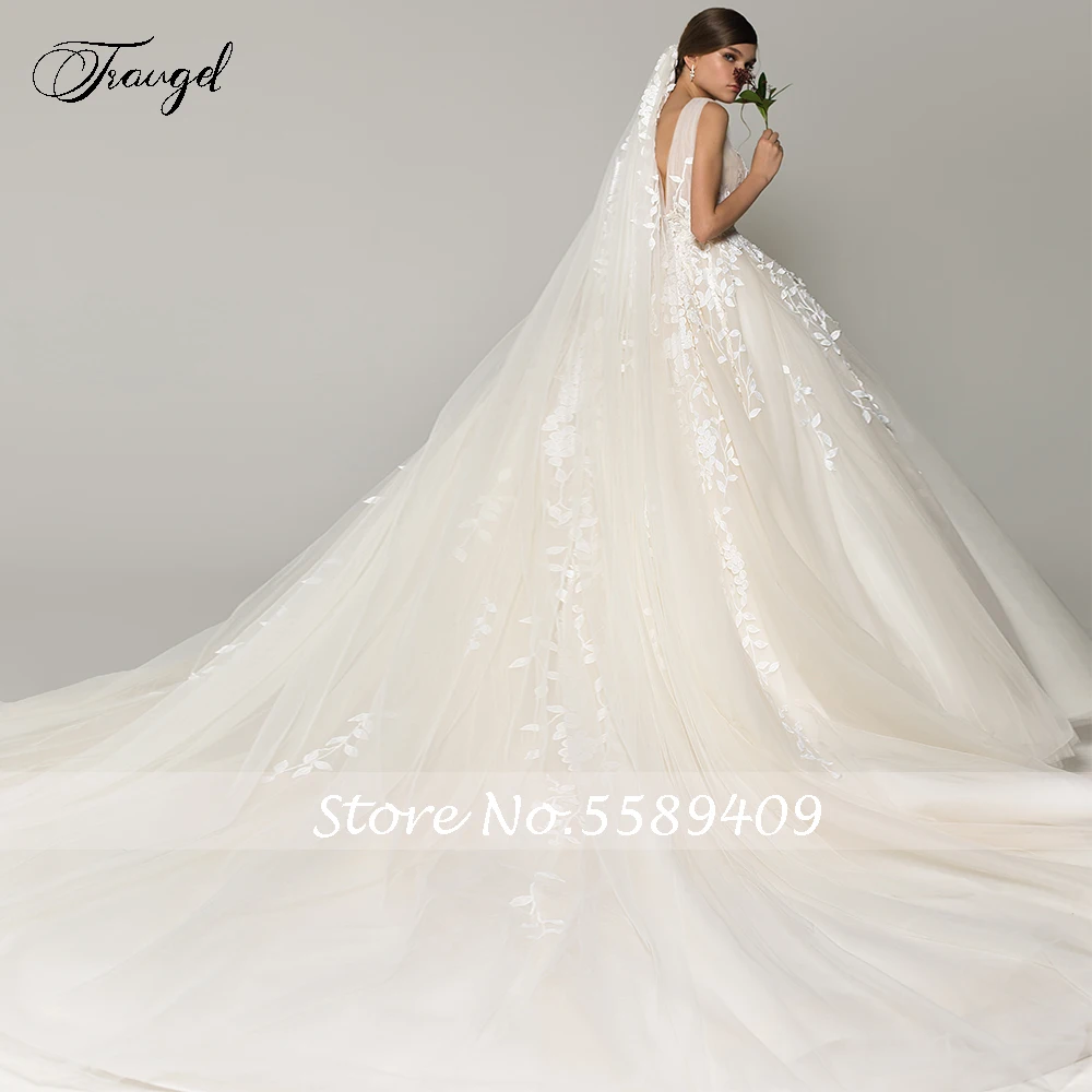 ชุดแต่งงานวินเทจแบบเปิดหลัง คอวี แต่งลูกไม้หรูหรา ประดับด้วยลูกปัดและงานปักละเอียดอ่อน ทรงเอไลน์ พร้อมชายกระโปรงยาว