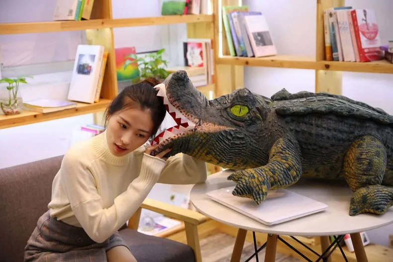 巨大なぬいぐるみシミュレーションワニのおもちゃ大きなぬいぐるみワニ枕誕生日ギフト約 200 センチメートル