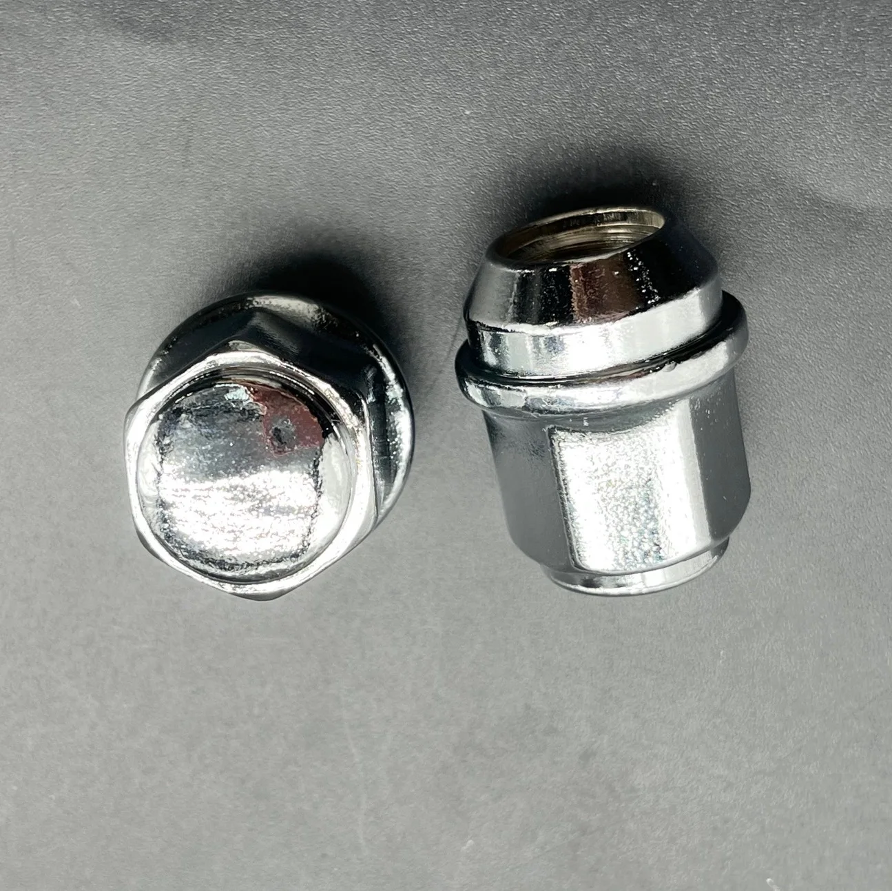 1pc for Chrysler 300C Wheel Tire Nut 06507826AA