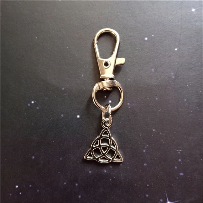 Triquetra Keychain, Wiccan Jewellery, Tiny Symbol Clip Keychain, Trinity Knot Accessories, Gothic Jewellery, Gift for Witch