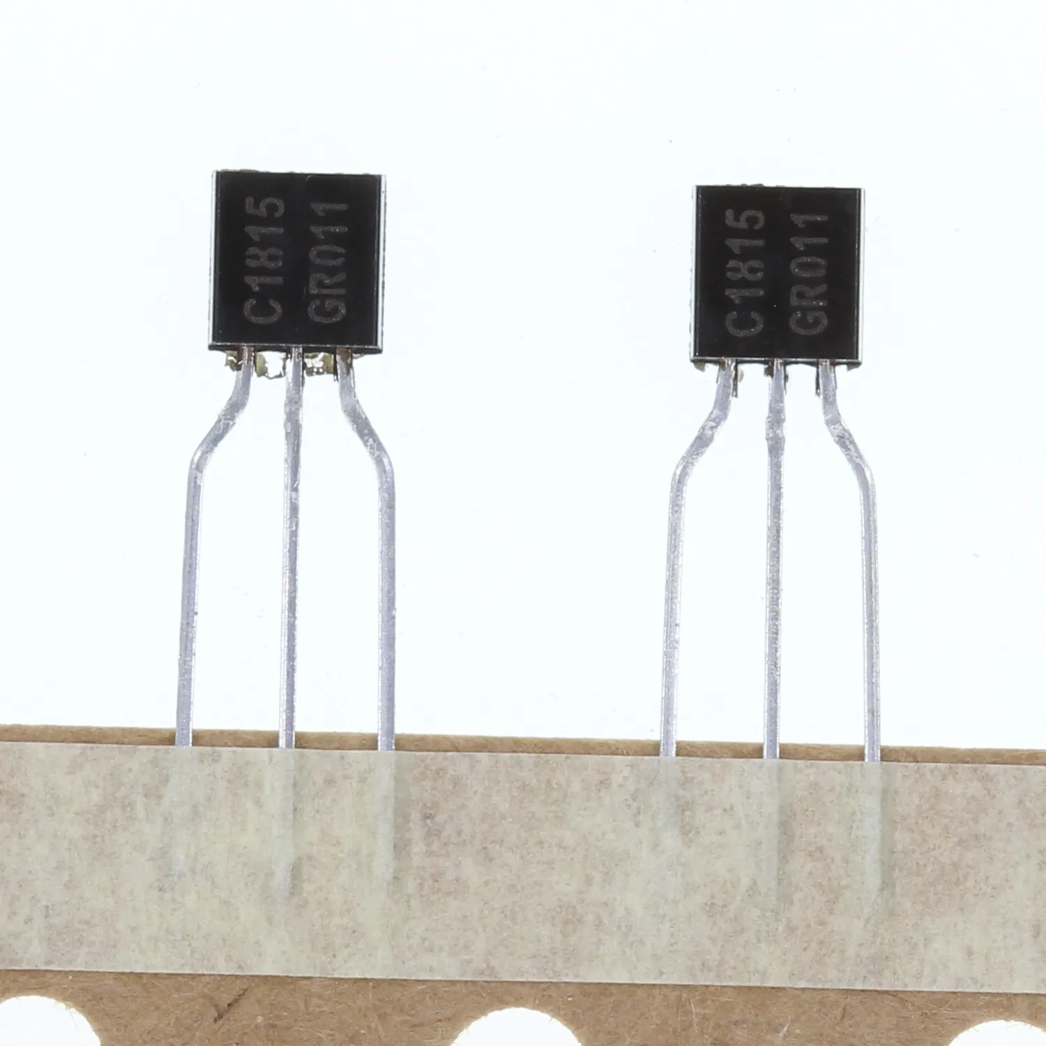 2SC1815GRの実際の使い方と評価｜トランジスタの選び方と使い方を解説
