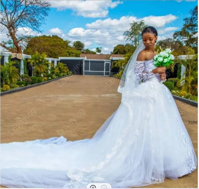 Elegante spalle scoperte maniche lunghe Appliques di pizzo Plus Size abiti da sposa cattedrale treno Tulle abiti africani abiti da sposa