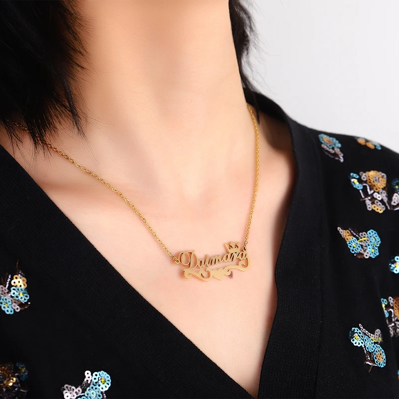Kcaco-collar de acero inoxidable con nombre y mariposa para mujer, gargantilla de corona con colgante de letra de corazón chapado en oro