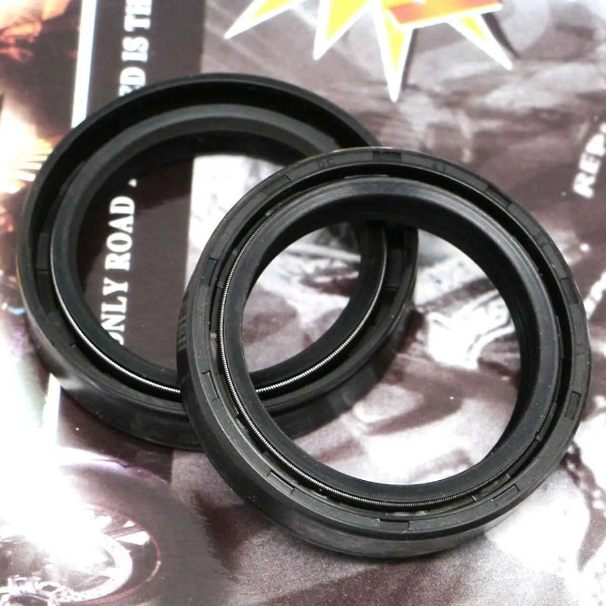 

Motorcycle Front Fork Oil Seal Set 35*48*11mm Fit For Honda CB500T CB650 ATC250R FMX650 KAWASAKI KE175 Ninja 250 KZ550 GPZ550