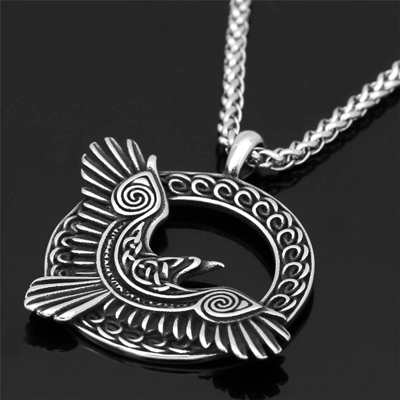 Norse Raven Pendant Necklace Stainless Steel Crow Skull Bird Round Pendant Viking Punk Eagle Animal Biker Fashion Jewelry Gifts