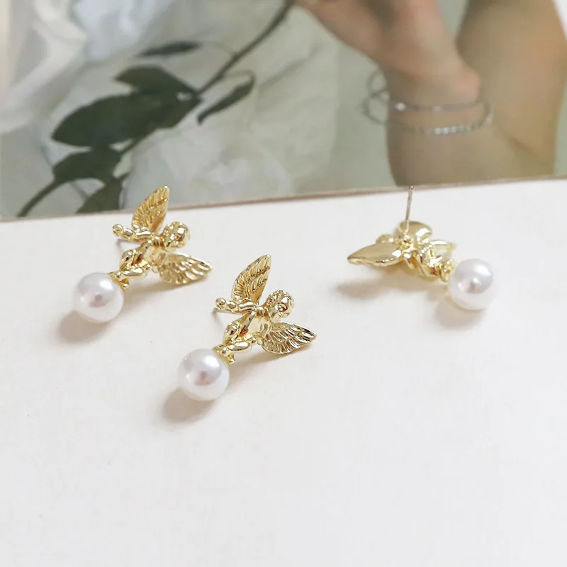 S925 silver needle retro angel stud earrings, hypoallergenic, simple and elegant for ladies