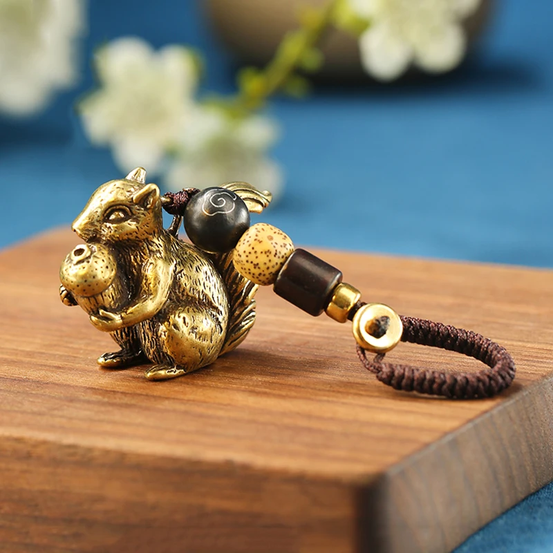 Brass Cute Squirrel Nut Keychain Pendant Trinket Vintage Copper Animal Figurines Car Motorcycle Key Chain Rings Hangings for Bag