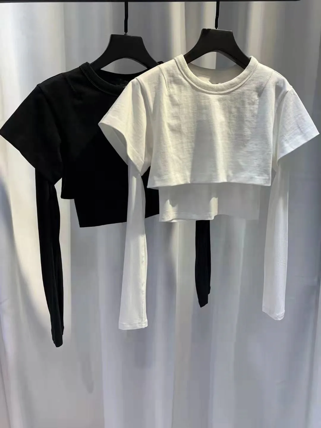 Loeshao Brand 2025 autumn black white fake two-piece tops showing belly button sexy long-sleeved round neck short T-shirt women